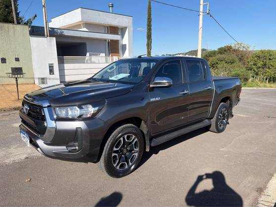 TOYOTA HILUX 2.8 D-4D TURBO DIESEL CD SRV 4X4 AUTOMÁTICO